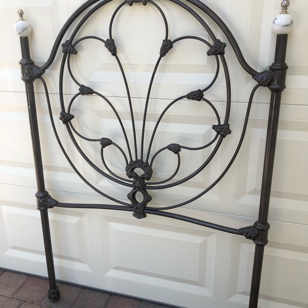 Single MetalHead BordGorgeous Marble Skansen $150